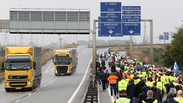 Proteste gegen den "Dschungel" von Calais | Bild: Reuters (RNSP)