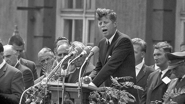 [26.06.1963]John F. Kennedy bei seiner histoprischen Rede vor dem Rathaus Schöneberg | Bild: picture-alliance/dpa