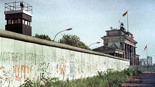 Die Mauer am Brandenburger Tor in Berlin. | Bild: picture-alliance/dpa