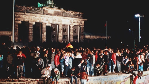 Der Mauerfall am 09. November 1989. | Bild: picture-alliance/dpa