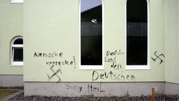 Nazi-Schmierereien auf der Lindauer Moschee 2007 | Bild: picture-alliance/dpa