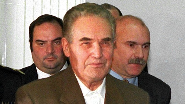 Dinko Sakic bei seiner Auslieferung 1998 | Bild: picture-alliance/dpa