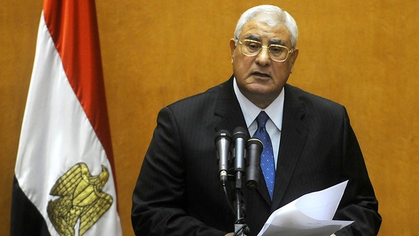 Ägyptens Übergangspräsident Mansur bei der Vereidigung | Bild: picture-alliance/dpa