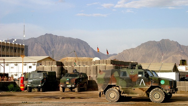 Blick in das deutsche Feldlager "Camp Warehouse" in Kabul | Bild: picture-alliance/dpa