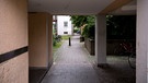 Jugendliche schlagen Passanten bewusslos: Blick in einen Hinterhof in München | Bild: dpa-Bildfunk