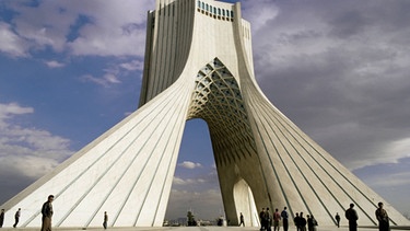 Der Freiheitsturm in Teheran | Bild: picture-alliance/dpa