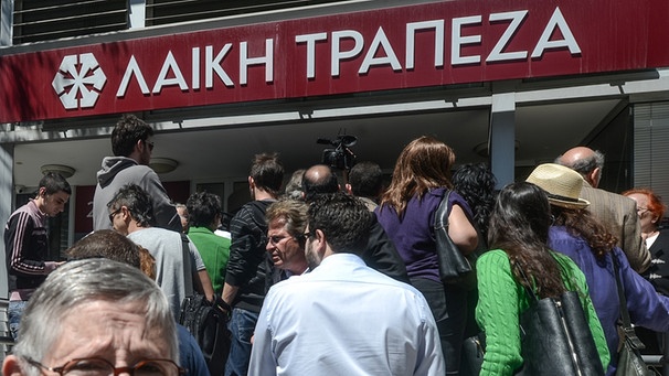 Bank in Zypern am 28. März nach Wiederöffnung | Bild: picture-alliance/dpa