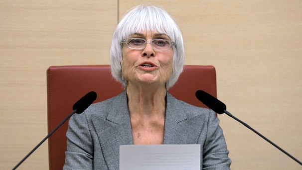 Alterspräsidentin Barbara Rütting eröffnet am 20. Oktober 2008 im Bayerischen Landtag die konstituierende Sitzung | Bild: picture-alliance/dpa