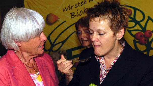 Barbara Rütting und Renate Künast (2004) | Bild: picture-alliance/dpa