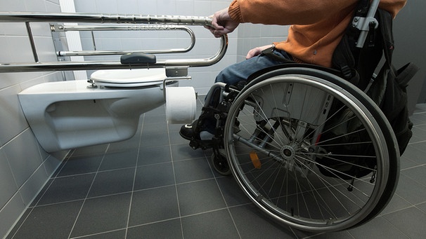 Toilette für Menschen mit Handicap | Bild: picture-alliance/dpa