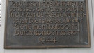 Wo einst die Gestapo residierte: Gedenktafel an der Zentrale der BayernLB in München | Bild: BR