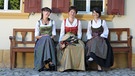 Drei Frauen in Tracht | Bild: picture-alliance/dpa