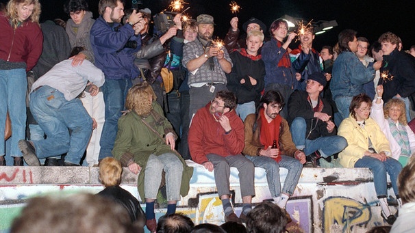 10. November 1989: In Berlin wird die Maueröffnung gefeiert | Bild: picture-alliance/dpa