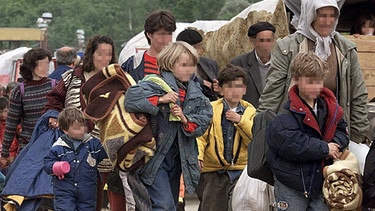  Flüchtlinge aus dem Kosovo an der albanischen Grenze bei Morina | Bild: picture-alliance/dpa
