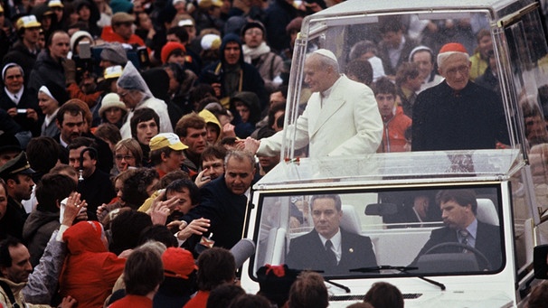 Johannes Paul II. bei seinem Deutschland Besuch 1980 | Bild: picture-alliance/dpa