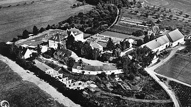 Archivbild: Schwarz-weiß-Aufnahme des Auhofs aus der Luft | Bild: Rummelsberger Diakonie