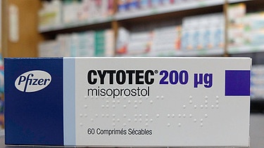Tablettenverpackung des Produktes Cytotec (Symbolbild). | Bild: picture alliance / MAXPPP | Alain DELPEY