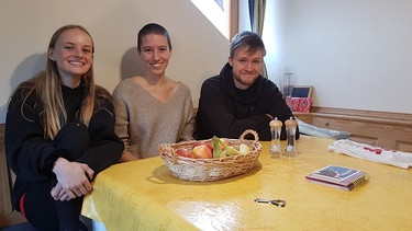 Clara (20), Eva (19) und Florian (22) starten in diesen Tagen ihr Studium in München | Bild: BR / Manuel Rauch