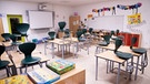 Blick in ein leeres Klassenzimmer | Bild: pa/Dpa