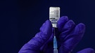 In Bayern entfällt die Priorisierung zum Anspruch auf eine Corona-Impfung | Bild: Reuters