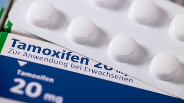 Das Antiöstrogen Tamoxifen ist ein Nachsorgemittel bei Brustkrebs. | Bild: picture alliance/dpa | Hannibal Hanschke