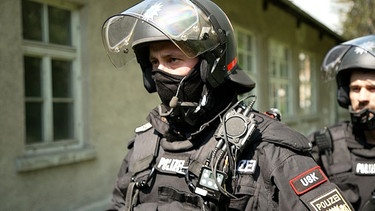 USK-Polizist im Einsatz | Bild: BR Kontrovers 