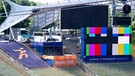 Eine Videowand mit einem Testbild ist im Olympiastadion während des Aufbaus der Sportanlagen für die European Championships Munich 2022 zu sehen. | Bild: pa/dpa/Sven Hoppe
