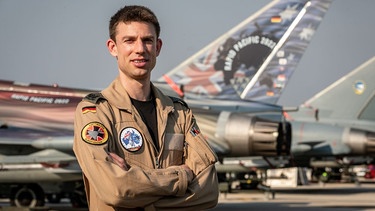 Pilot der Luftwaffe vor Starfightern  | Bild: BR / Kontrovers | Erik Häußler 