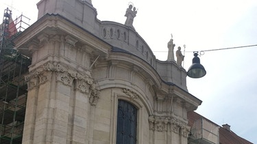 Die barocke Westfassade des Eichstätter Doms wird saniert. Das Bistum nun auch. | Bild: BR/Susanne Pfaller