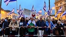Demonstration mit israelischen Flaggen in München | Bild: Demmelhuber/BR