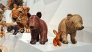 Tiere aus Bast in der Ausstellung des "tim", Augsburg | Bild: BR/Michael Frick
