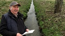 Auch Landwirt Simon Sedlmair haben seine Gewässerrandstreifen einige Nerven gekostet. | Bild: BR/Unser Land