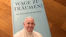 Das neue Buch von Papst Franziskus | Bild: BR / Kösel