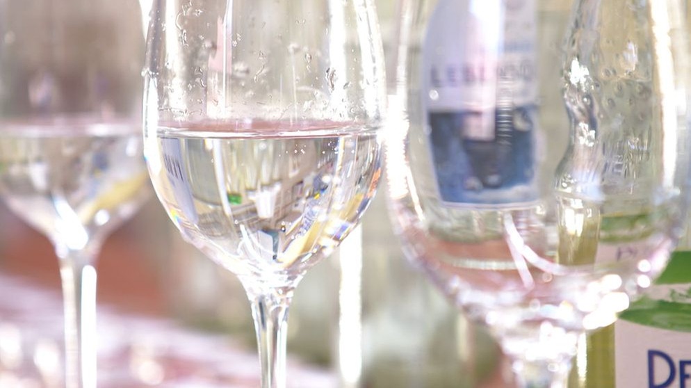 Drei Gläser mit Mineralwasser | Bild: BR