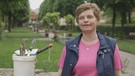 Susanne Wiebell, ehrenamtliche Gartenpflegerin in Nürnberg | Bild: BR / Iris Tsakiridis
