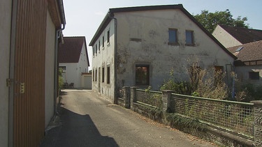 In Mitwitz in Oberfranken steht ein jüdisches Wohnhaus, das kurz vor dem Verfall steht. | Bild: BR/ Birgit Rätsch