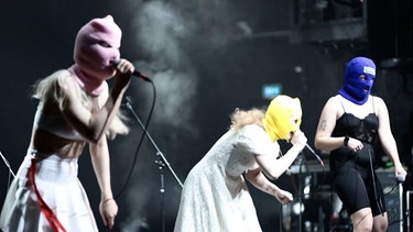 Pussy Riot auf der Bühne in München | Bild: BR