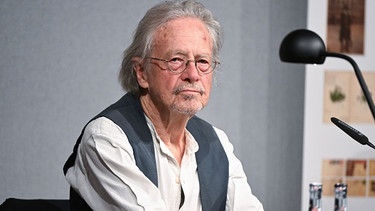 Der Schriftsteller Peter Handke bei einer Lesung. Der Literaturnobelpreisträger wird am 6.12. 80 Jahre alt. | Bild: picture alliance/dpa | Bernd Weißbrod