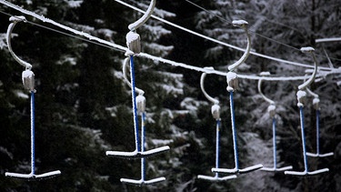Ein leerer Skilift | Bild: dpa/Karl-Josef Hildenbrand