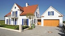 Neues Einfamilienhaus mit Garage | Bild: MEV/Karl Holzhauser