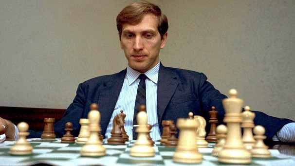 Bobby Fischer vor einem Schachbrett (1971) | Bild: picture alliance / ASSOCIATED PRESS | RFS