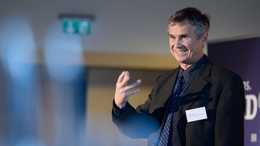 Martin Becher als Redner bei der ARD-Themenwoche zum Thema "Toleranz" im Jahr 2014. | Bild: BR/Julia Müller