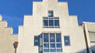 Fassade mit BR-Logo auf den Fenstern  | Bild: BR