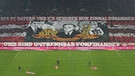 Die Bayern-Fans ehren ihren ehemaligen Präsidenten Kurt Landauer. | Bild: picture-alliance/dpa