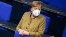 Bundeskanzlerin Angela Merkel (CDU) zu Beginn der Plenarsitzung am 28.1.21 im Deutschen Bundestag mit Schutzmaske an ihrem Platz. | Bild: dpa-Bildfunk/Bernd von Jutrczenka