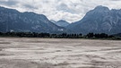 Blick über den leeren Forggensee auf Neuschwanstein | Bild: picture alliance | Roland Stollner