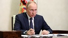 Der russische Präsident Wladimir Putin in seinem Büro im Moskauer Kreml. | Bild: Sputnik/Pavel Byrkin/Kremlin