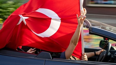 Autokorso nach Stichwahl um das Präsidentenamt in der Türkei | Bild: Christoph Reichwein/dpa