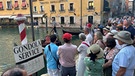 Touristenmassen in Venedig | Bild: dpa-Bildfunk/Christoph Sator