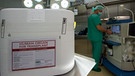 Behältnis für Spender-Organe in einem Operationssaal | Bild: pa / dpa / Soeren Stache